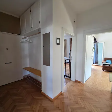 Giant Private Garden & Spacious Flat In アパート