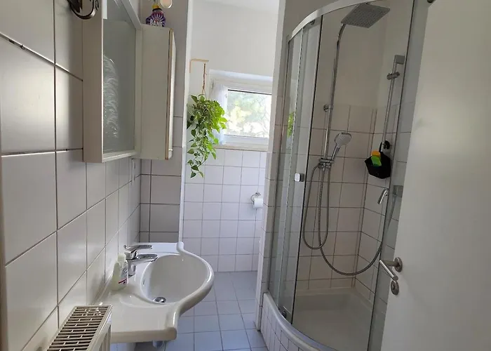 Giant Private Garden & Spacious Flat In דירה אינסברוק